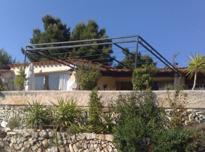 Superbe pergola en fer forgé. Style provençale moderne. Fabrication artisanale. Ferronnerie ferronnier FAUFER dans le VAR, le pradet, la garde, la valette, Hyères, Oullioules