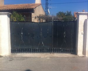 Portail avec noeuds acier Ollioules. Portail fer forgé provençal